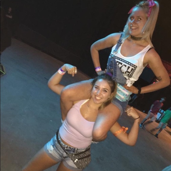 Meet Your Posher - Picture 3 of 5